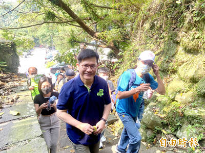 侯辦酸「補爬」觀音山 林佳龍陣營回嗆：心中有政治 見山不是山