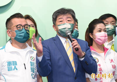 馬英九偕蔣萬安向蔣介石銅像三鞠躬台灣社：精神錯亂- 政治- 自由時報電子報