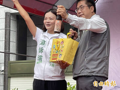 「雙市長」同框為湯詠瑜站台 黃偉哲送「下營」醬油祝「會贏」