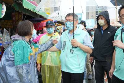 大雨天南下輔選被罵爆 柯文哲緊急取消晚上行程回台北