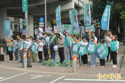 與33位議員候選人站路口 蔡其昌︰最後衝刺尋求支持