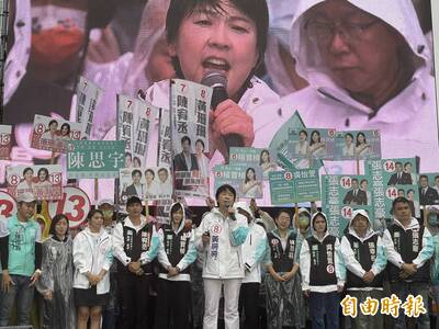 黃珊珊雨中喊「坐二望一」 自信「投票隔天」就可以上工