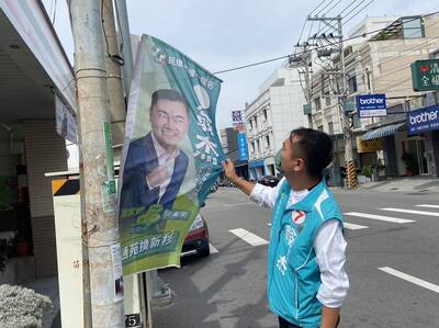 苗縣議員候選人翁杰旗幟被「開光點眼」 提告毀損、違反選罷法