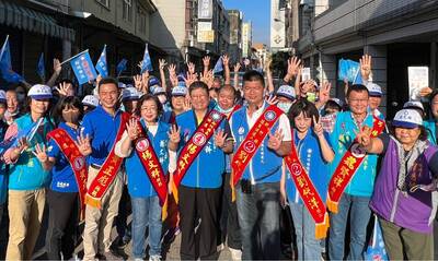 楊文科走訪竹東夜市、芎林市場 宣揚政績吸選票
