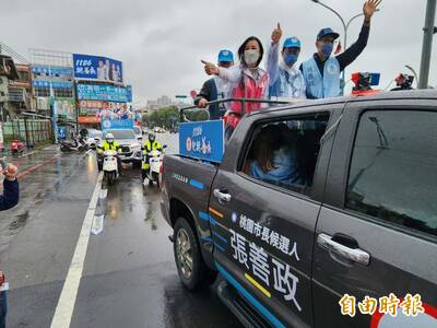 張善政冒雨車隊掃街 繞行八德、龜山、蘆竹爭取支持