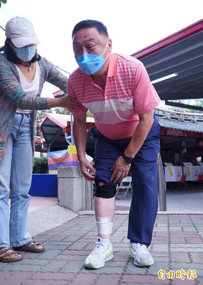 員林市長游振雄選前摔傷跛腳投票 對手陳秋蓉對選情有自信