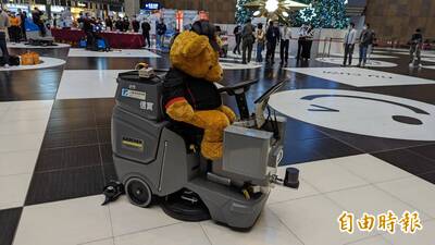 疫情趨緩台鐵每日運量回升至55萬 仍維持高頻率清消