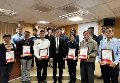 警官取締八大無懼壓力獲頒廉潔楷模 高市府表揚15公務員