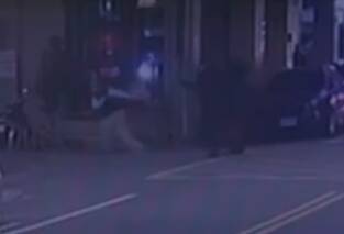 驚悚影像曝光！桃園「黑人家族」郭信一被伏擊奮力逃 中6槍不治