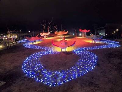 澎湖春節假期何處去？ 國際廣場燈光節魟魚群游有年味