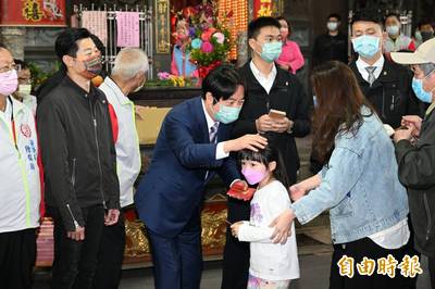 賴清德萬華宮廟分送福袋 民眾高喊「總統好！」