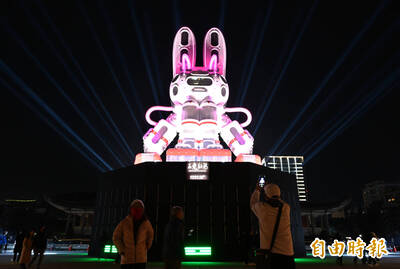 台灣燈會「中央展區」最後測試準備 民眾搶先賞燈