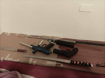 帶槍刀毒投宿旅店準備開趴 花蓮警方破門逮人