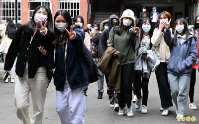 大學學測成績明公布  上午9時起網路、電話語音開放查詢