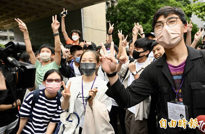 國中會考落幕 考生稱英聽難度不大：克制住自己開心的情緒