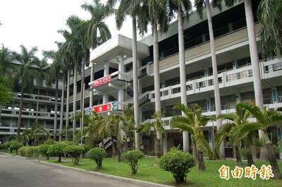 台中國中會考鐘聲提早20分鐘搞烏龍 考生大哭權益受影響