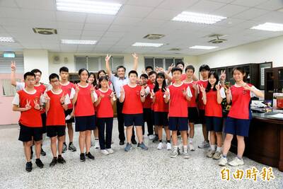 高雄五福國中會考22人5A++滿分滿點 其中3人作文6級分