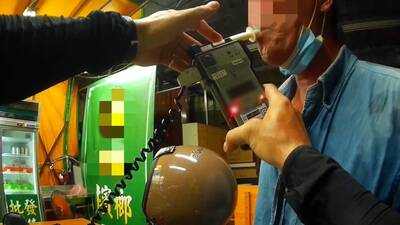 酒駕男稱肝苦人拒不配合酒測 警噴辣椒水制止酒測超標