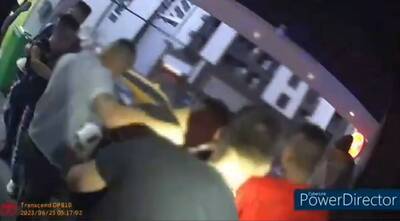 高雄酒吧客凌晨衝突不服盤查 警方噴辣椒水制止