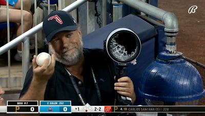 一球擊碎近36萬鏡頭！Sony聽聞自由攝影師慘案 維修費用打折