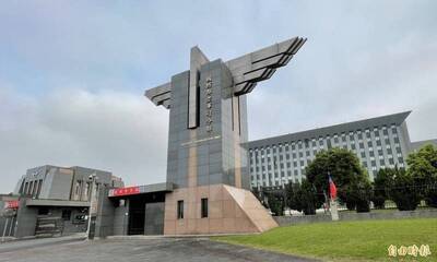 涉足有女陪侍酒吧記大過 上尉求翻案被打槍