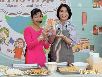 屏東新住民市集 周春米包越南春捲大展手藝