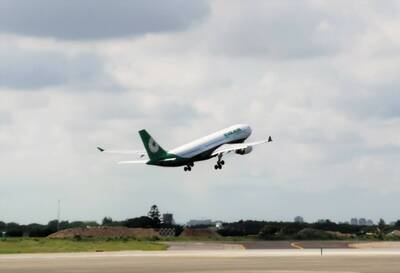 長榮航空班機在曼谷機場被撞凹  262名旅客行程延宕