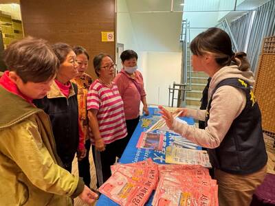 東警打詐無所不在 國際移民日活動設攤扎根