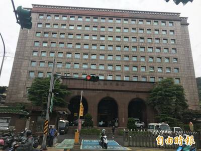 男子擅登海巡桃園艦 法官判拘20天