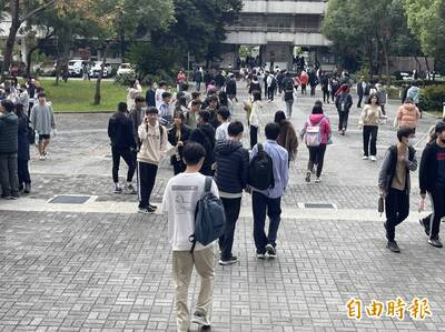 學測英文選舉也入題 台中考生：難度中間偏易