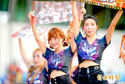 《TAIPEI TIMES》 Former baseball executive, cheerleaders investigated