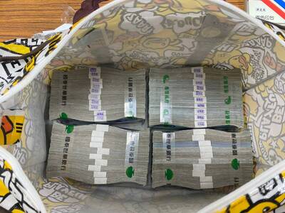 「真鈔夾假鈔」騙走價值千萬泰達幣 警循線逮車手送辦