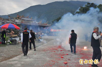 初四迎財神、補財庫人潮增加 花蓮金財神廟：人數增一成