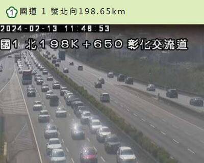 北返車潮湧現 國道多處路段見紅 中部部分路段紫爆