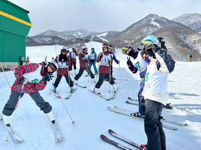 竹塘國中前進日本學滑雪 羨煞眾人