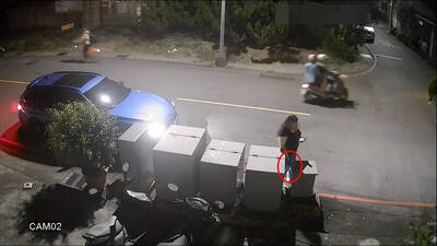 女揹「8條通」叫男友載送「埋包」販毒 製造斷點仍落網被訴