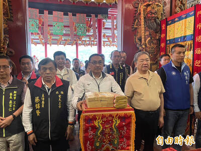 玄天上帝萬壽 侯友宜赴淡水、八里參拜感謝造福地方