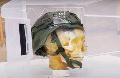 《TAIPEI TIMES》YouTube video tests army helmets against gunfire