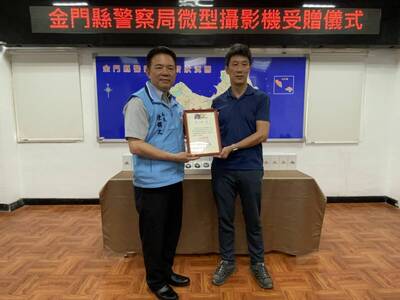 台中業者慷慨解囊 金門警和海巡獲捐500台密錄器