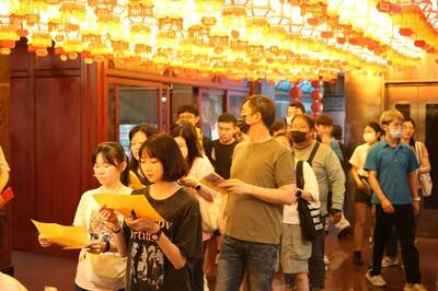 國中會考倒數 基隆150考生齊聚慈雲寺祈福「包高中」