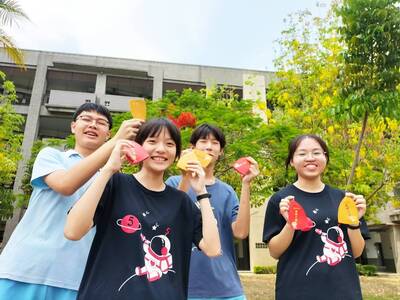 國中會考將登場 嘉市贈「金鑰祈福御守」為考生加油