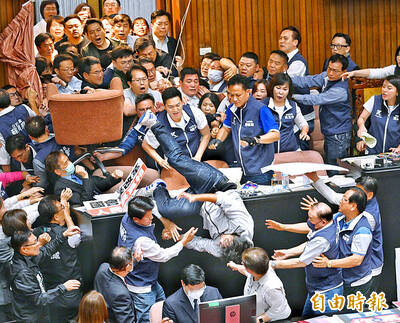 《TAIPEI TIMES》Legislators brawl over reform proposals