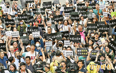 《TAIPEI TIMES》Protesters slam KMT, TPP reform bills