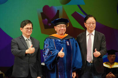 中央大學畢典談AI崛起 童子賢：終身學習 不畏變局