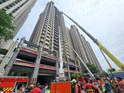 《TAIPEI TIMES》 Two firefighters die, 351 rescued in Hsinchu blaze