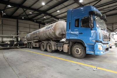 堵嘴蒙眼！中國油罐車混裝亂象 查詢行車軌跡功能遭停用