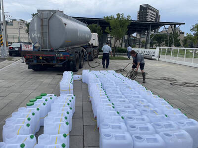 高市848處淹水戶完成消毒並發放3.3萬瓶漂白水災後防疫