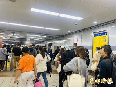 悠遊卡加入蘋果錢包破局  iPhone嗶進台北捷運還要再等