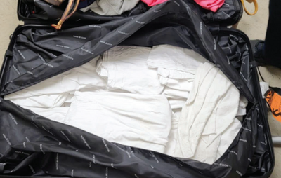 扯！用毒品溶液浸泡T恤搭機托運 美洛杉磯海關逮捕女學生