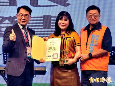 創百年紀錄！屏東女中首位女性家長會長邱金英就任